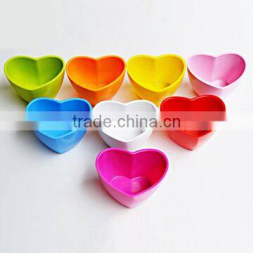 Wholesale cheap colorful love shape plastic flower pots