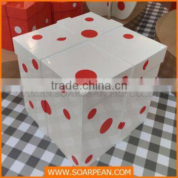 Custom Gift Box Fiberglass Window Display Props photo-3