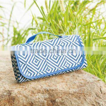 Fold Into a Bag Suitcase Double Layers 600D Oxford One Side Print One Side Solid Waterproof Picnic Mat photo-2