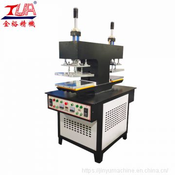 Automatic machine to print silicone label for finished shirt