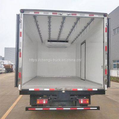 China Howo 4x2 Refrigerated Lighter Truck Trade for Transport Meat photo-3