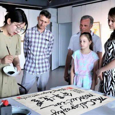 The Chinese and English Folk Art Gift 