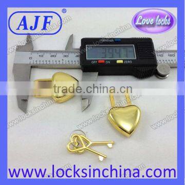 Very cute and fashionable Metal small handbag key lock