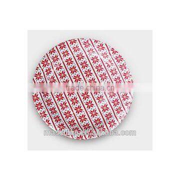 paper plate with red leaf picture