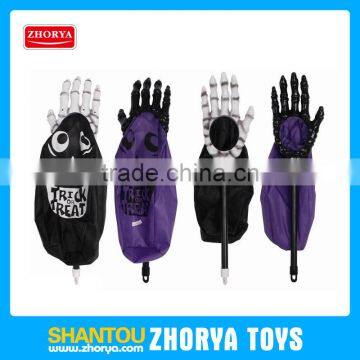 Zhorya festival toy skull hand candy bag Halloween party toy scary candy bag 2 colors assortment candy bag