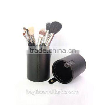 Makeup brush set 7pcs per a black pu case convenience for carry powder brush kit