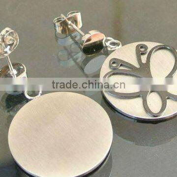 Vners earring with butterfly groove in