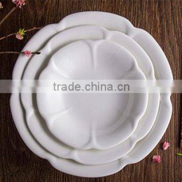 Wholesale ceramic white dinner plate Irregular flower shape Plate for restaurant wedding