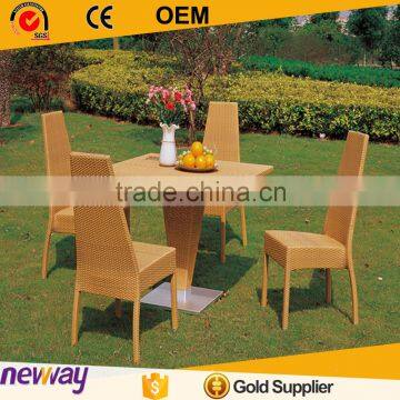 High Quality Skid Resistant Fashionable Recyclable Garden Wicker Furniture Table and Chairs