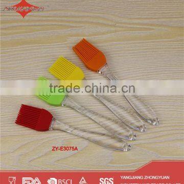 New design silicone brush with translucent handle