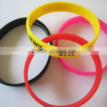 2014 fashion and hot silicone wristband