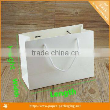 2015 Hot sale Printing paper bags with handles