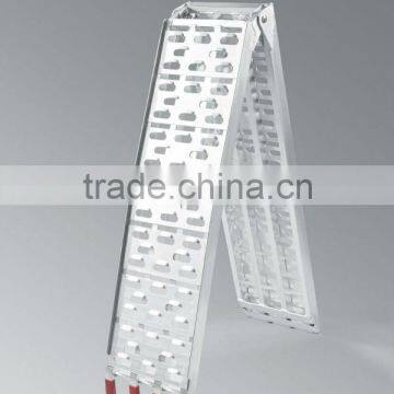 Arched aluminium folding ramp