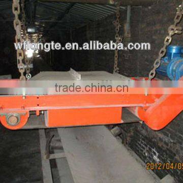 Suspension cross conveyor belt magnetic separator