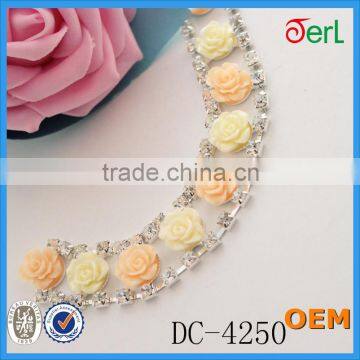 Beautiful Design Colorful Flower Shape Plastic Pearl Rhinestone Chain for Wedding Dress