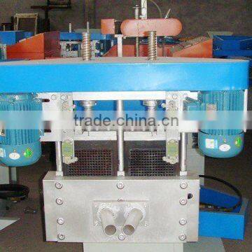 Plastic recycling machine