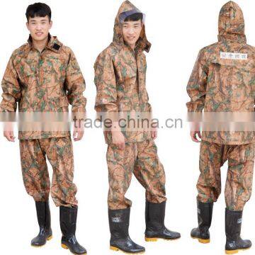 100%waterproof breathable pvc Camo Raincoat with reflective taps on back