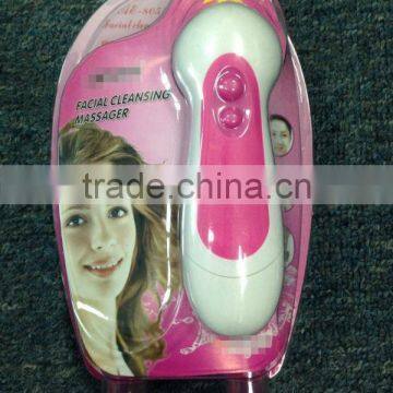 Facial cleaning massager