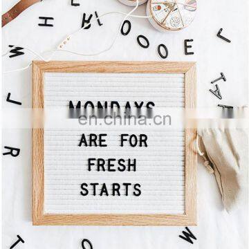 China Manufacture 10x10 Inches Oak Frame Customized Felt Letterboard with Stand and Colorful Letters