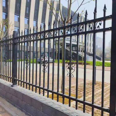 Panel de valla decorativa de acero galvanizado para jardines y barandas para peatones