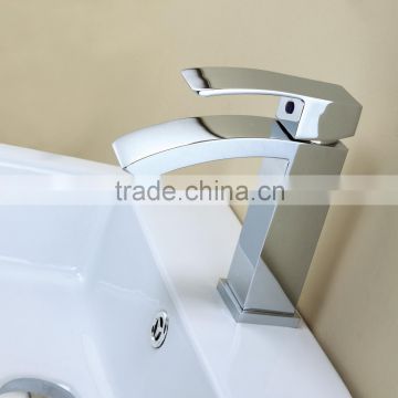 Fashionable Modern Single Hole Mounted Brass Water Faucet