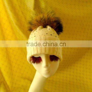 Hot Selling Knit Hat with Raccoon Fur Ball and Diamond for Fashion Ladies