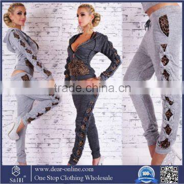 Top selling new sporty styles black fashion zipped polyester sweat suit for young lady