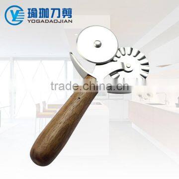 Stainless steel pizza cutter pizza wheels with wooden handle