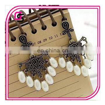 2017 Super retro palace fan-shaped small rice pearl earrings for ladies