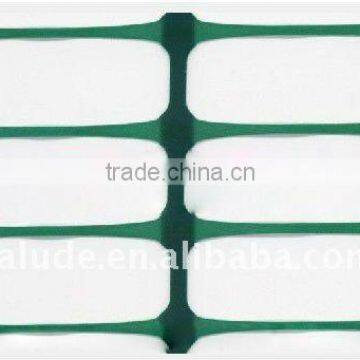 green plastic safety fence