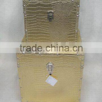 S/2 storage gold box with cover