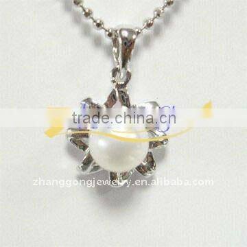 pearl pendant necklace