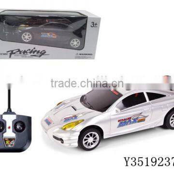 1:24 RC CAR 4 CHANNEL WITH LIGHT Y3519237