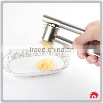 Household Manual Kitchen Tool Portbale Stainless Steel Garlic Press photo-3