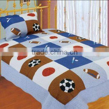 kids bed set/quilt/coverlet in ball pattern