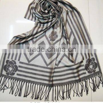 2017 Fashion Lady China Wholesale Factory Jacquard Rose Rayon Viscose Scarf photo-3