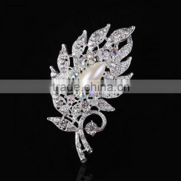 Bling Leaf Rhinestone Brooch With Pearl Center,Fashion Design Color Rhinestone Brooch Pin For Wedding Invitation