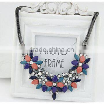 Europe and America Popular Elegant workmanship Crystal and Resin Alloy multi color Flower Charm Necklace in Stock