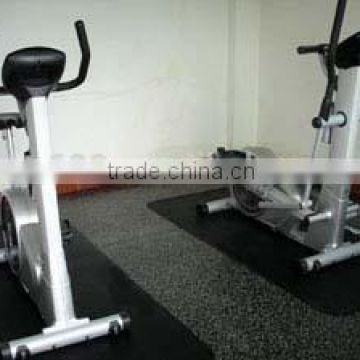 Fitness equipment rubber mats to protect the equipments and floor, reducing vibration and sound, preventing slipping