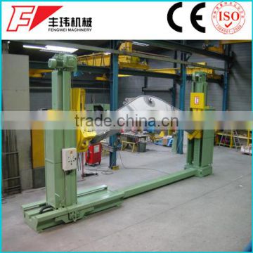 Rotating welding table with lifting device