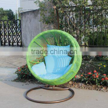 Модерная садовая мебель. Красивый висячий кресло. photo-3