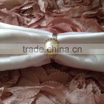 Hot Sale Delicate Clear Diamond and Pearl Round Napkin Ring Serviette photo-5