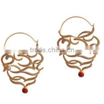 Gold plated earring with pearl