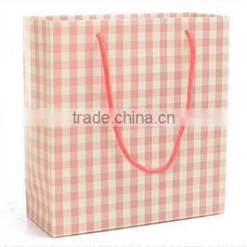 pink lattic design paper gift bag