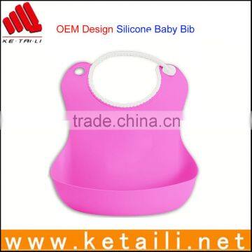 Alibaba New Products 100% Silicone Baby Safe Material Waterproof Soft Silicone Triangle Reversable Training Restaurant Bib