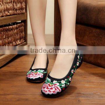 Women Casual Slip on Shoes Chinese Style Floral Embroidered Ladies Cotton Walking Flats Oxford Sole Plain No logos