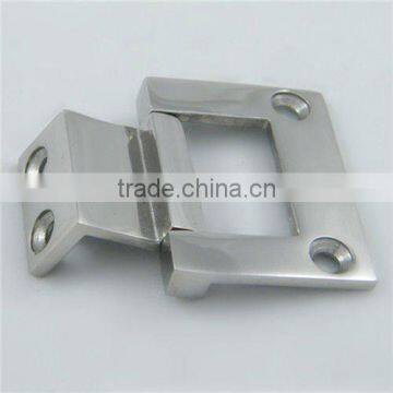 Eccentric hinges for hatches