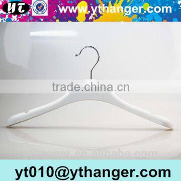 YY0445 white rubber coated plastic hanger for brand shops rubber clothes hanger
