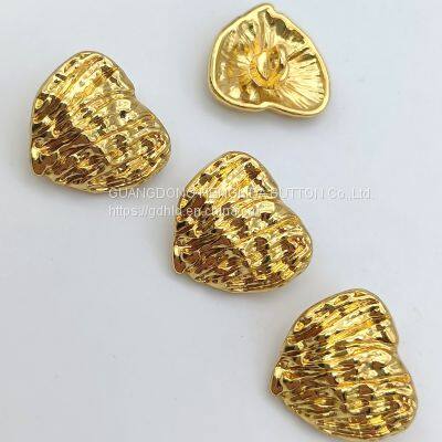 2023 wholesale 18mm Heart shaped gold metal Hand Sewing Button for Clothes