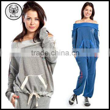 Fashion Cut Off Women Off Shoulder Tribal Print Hoodie with Front Pocket